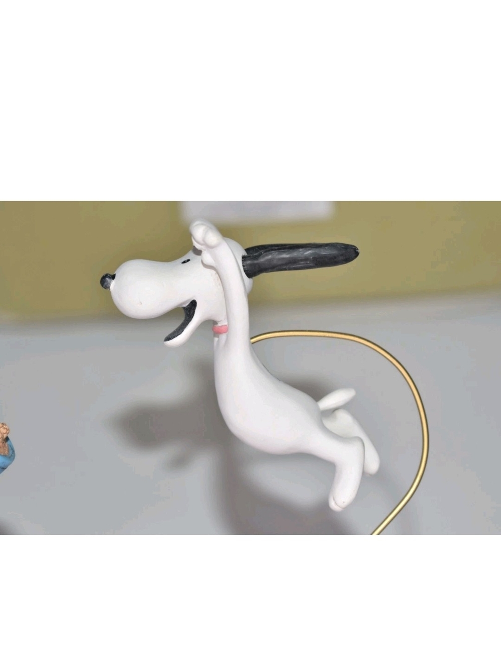 Hallmark Peanuts Charlie Brown & Snoopy Figurine Collector - Picture 4 of 15